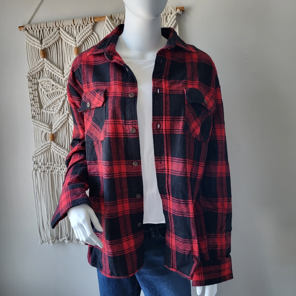 Jachs New York red + black plaid button-up flannel Cottage Core shacket jacket.